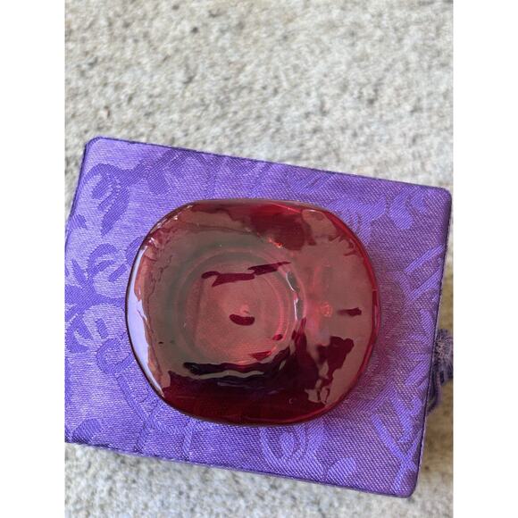 Vtg RED HAT SOCIETY 2” Blown Stained Glass Hat w/ Purple Leaf And Bow With Box - Picture 9 of 10